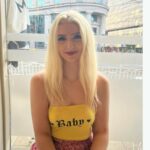 a glumit ani la rand pe seama unei umflaturi din gat diagnosticul primit ulterior i a schimbat viata unei tinere de 25 de ani 696e4911f084d