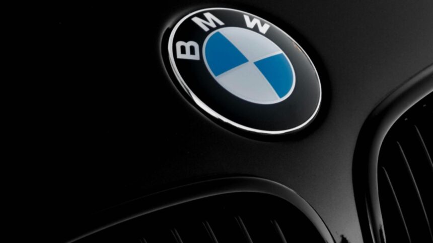 a inscenat furtul unui bmw pentru a incasa miile de euro din asigurare cum l au dat de gol cheile masinii pe un barbat din iasi 695f5f19d93ca