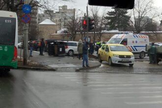 accident in parcarea de la golia o ambulanta la fata locului foto 6971ec5b875df