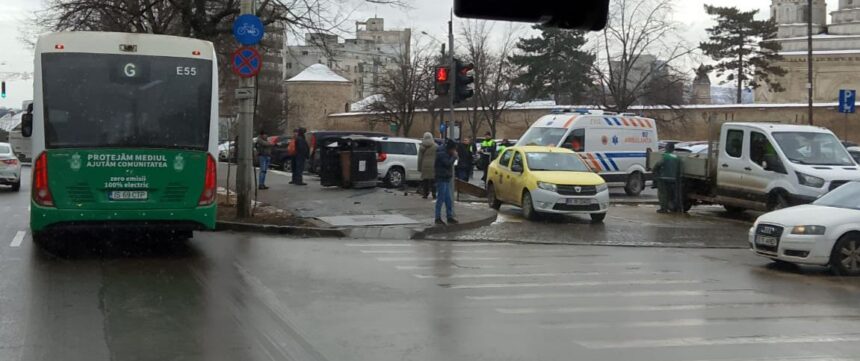 accident in parcarea de la golia o ambulanta la fata locului foto 6971ec5b875df
