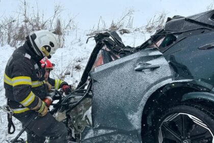 accident mortal pe centura sud a timisoarei sofer decapitat dupa ce masina pe care o conducea a fost izbita de un tir si aruncata in sant 6966114b318ce