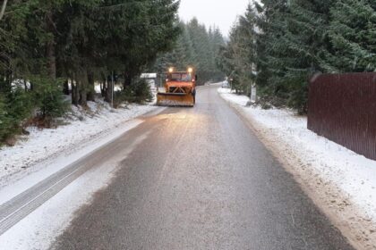 alerta de drumuri extrem de periculoase in oltenia ploaia inghetata transforma soselele in patinoar avertismentul cnair 6957eb5abad1a
