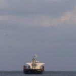 armata americana a lansat o ampla operatiunea de capturare a unui petrolier rusesc care a fortat blocada impusa venezuelei foto 695e65be111ed