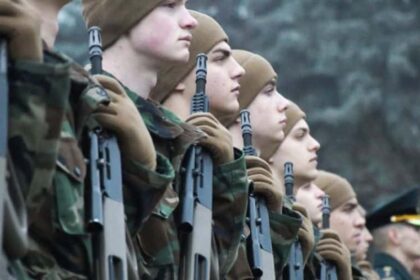 armata republicii moldova renunta la kalasnikov si trece la armamentul utilizat in occident 695b7d178f375