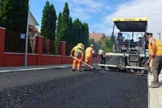 asfaltari pe mai multe strazi din comuna miroslava patru firme si au adjudecat lucrarile vezi lista strazilor 696edefa9dd6a