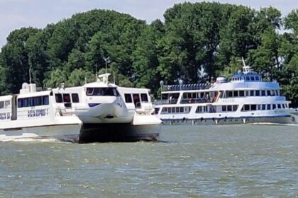 austeritatea lui bolojan ii loveste si pe oamenii din delta dunarii transportul naval de calatori n a mai primit bani de la inceputul anului 697ce5d98e963