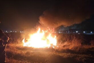 autoturism incendiat in municipiul iasi noaptea trecuta 695f8d6f7a881