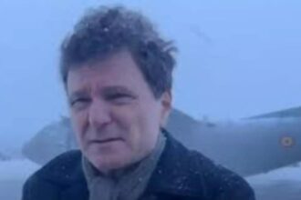 avionul lui nicusor dan va decola in sfarsit de la paris dupa doua amanari din cauza vremii cine se afla in aeronava militara care il aduce acasa 695e7854596df