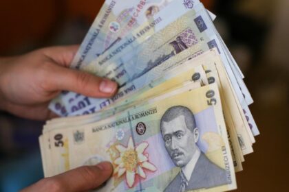 bancnotele romaniei vor avea inca o semnatura inafara de cea a lui isarescu o schimbare rara dupa un sfert de secol 697a50c8ab3ec