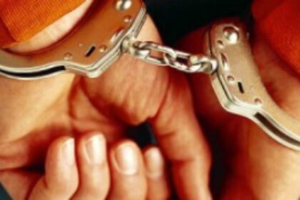 barbat arestat pentru ca si ar fi ucis tatal in bataie ar fi stat doua zile langa cadavru 6958ba14b9051