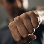 bataia ca in filme pe acoperis in copou intre sef de echipa si patron sentinta definitiva s au dat ani de inchisoare si zeci de mii de euro daune 697d7101d72c1