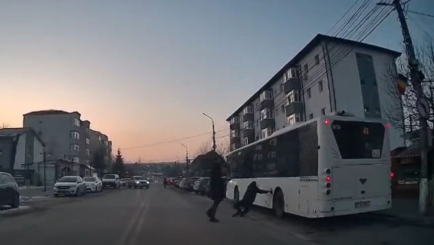 bataie in plina strada intr o localitate de la marginea iasului o camera de bord a surprins scenele socante video 696dff11c1ccf