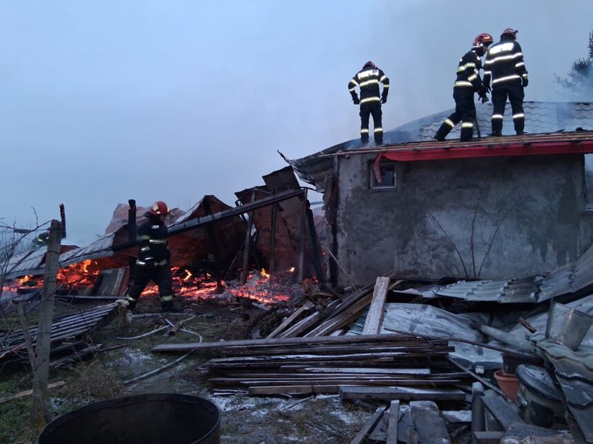 casa cuprinsa de flacari in comuna dolhesti pompierii au intervenit de urgenta 697db43450db7