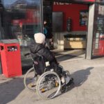 ce au descoperit politistii locali din iasi la o persoana care folosea un carut cu rotile pentru a provoca mila trecatorilor 696e65347db26