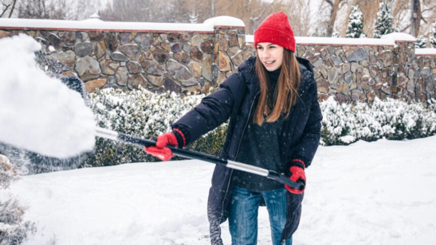 ce risca bucurestenii daca nu curata zapada din fata casei putini stiu ce prevede legea si se pot trezi cu amenzi de la politia locala 696682205c1e2