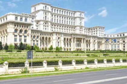 ciprian ciucu ii lasa pe parlamentari fara gard la palat creeaza in zona o atmosfera ostila 697739cde58e3