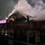 complex de magazine din orasul comanesti distrus de un incendiu 695e3414a1b7a