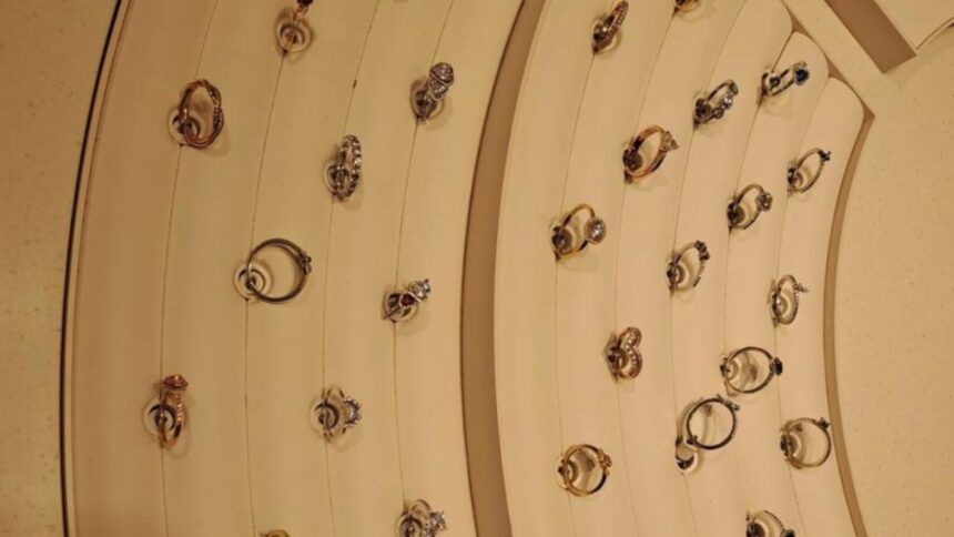 controale anpc in sectorul bijuteriilor zeci de comercianti sanctionati pentru practici ilegale 697c835265019