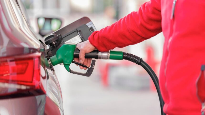 criza fara precedent oameni inscrisi de luni intregi pentru benzina un barbat s a inscris la coada in urma cu 3 luni iar acum se afla pe locul 5 052 69601c0fa560a