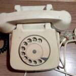 cu cat se vinde in 2026 un telefon cu disc din perioada comunista obiect banal atunci piesa de colectie astazi 697e4d846c225