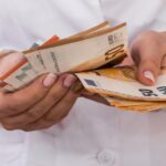 delapidare de peste 15 000 de lei la o casa de schimb valutar din mall hoata a fost data de gol chiar de agenda in care consemna minutios fiecare furt 696edb6564293