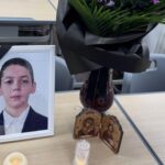 durere si rugaciune dupa moartea lui matei minorul de 14 ani fiu de preot a murit dupa ce a plonjat cu masina in rau alaturi de mama si de fratii sai 6960021ad918b