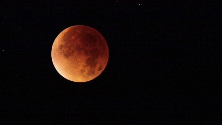 eclipsa totala de luna in martie 2026 unde poate fi observata luna sangerie de anul acesta 6972368da5b70