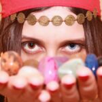 evolutia preturilor aurului pe bursele mondiale loveste dur si in comunitatile rome din iasi bulibasii din grajduri si harlau trebuie lemne acum nu aur 6970c119ad900