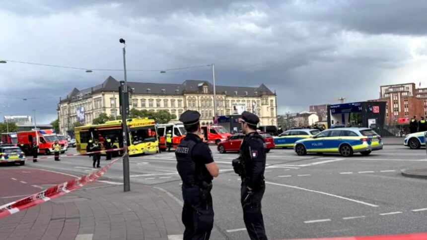 femeia care a injunghiat 15 persoane in gara din hamburg nu va fi judecata penal care este decizia magistratilor 697870c7dc01f