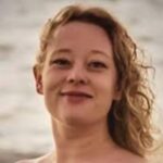 femeia ucisa de ice in sua era poeta si avea trei copii primarul din minneapolis acuza autoritatile federale de abuz si le cere sa se care dracului din oras 695f8a8a7591a