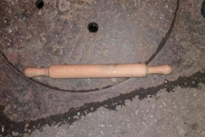 femeie din lipova retinuta de politisti dupa ce si a batut sotul cu facaletul ce s a intamplat 6973aff15809d