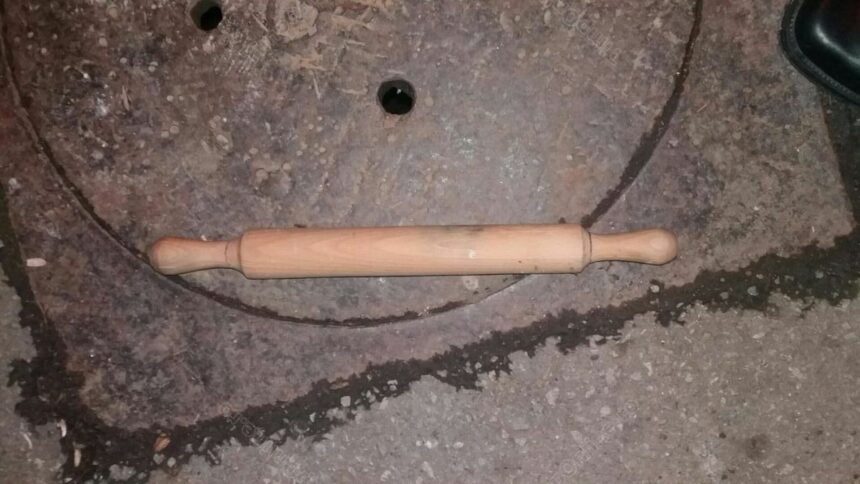 femeie din lipova retinuta de politisti dupa ce si a batut sotul cu facaletul ce s a intamplat 6973aff15809d