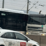 foto accident intre un autobuz si un camion in zona popas pacurari 6979b84c44038