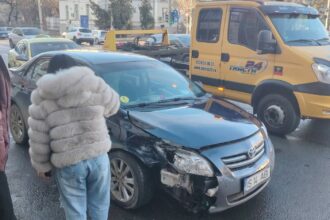 foto tamponare pe bulevardul independentei intre doi soferi incepatori 695a4596cb2c3