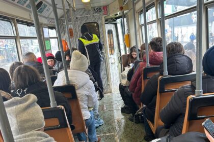 foto video blocaj pe strada vasile lupu dupa ce o femeie a fost ranita intr un tramvai 6968e92509b69