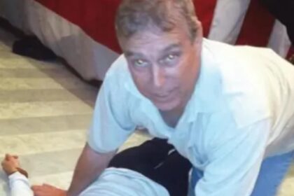 fotografii socante printul andrew in patru labe deasupra unei femei detaliile halucinante pe care le ascund noile dosare epstein 697dcc946873b