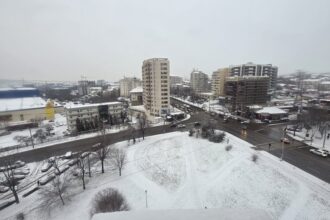 galerie foto iasul acoperit din nou de zapada circulatia se face in conditii de iarna copiii ies iar cu saniile afara 69688dcd3bfd6