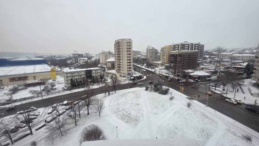 galerie foto iasul acoperit din nou de zapada circulatia se face in conditii de iarna copiii ies iar cu saniile afara 69688dcd3bfd6