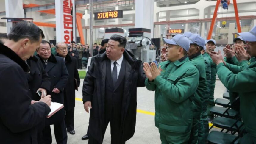 gestul necontrolat al lui kim jong un in timpul unei vizite a concediat un ministru fara sa stea pe ganduri 69723bd48a984