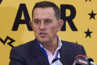 gheorghe piperea atac devastator la arafat dupa ce i a inchis doi ani in case acum vrea sa le interzica retelele sociale 697deea2793b6