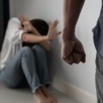 iesean condamnat ridicol de bland dupa ce a stropit cu benzina si a dat foc magaziei in care s au refugiat sotia si copii deficienta mintala qi54 69757305e0b03