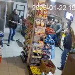 imagini socante cu un consilier local atacat cu securea in propriul magazin am venit sa te omor video 697600b603878