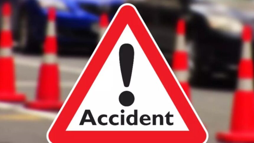 impact violent in caras severin intre o ambulanta si un autoturism trei persoane au fost transportate la spital 69599250cd261