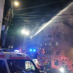 incendiu de amploare intr un bloc din murfatlar zece oameni evacuati de urgenta interventie masiva a pompierilor foto 696a8257cb866