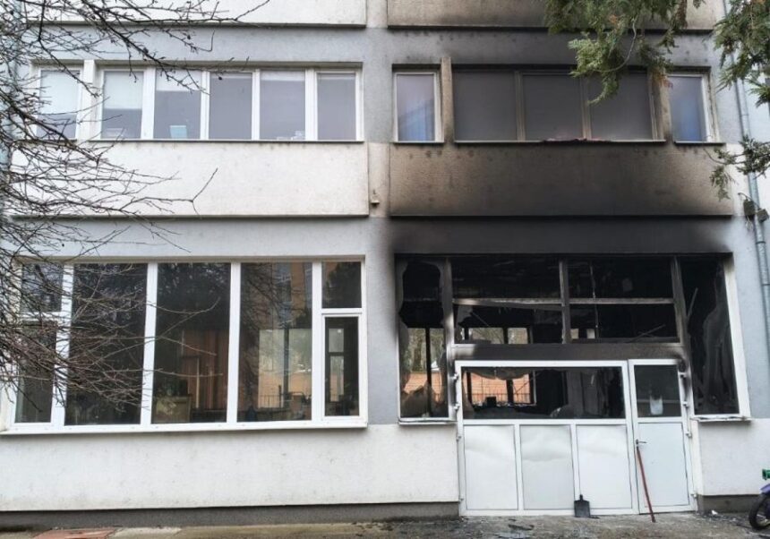incendiu de amploare la universitatea din oradea atelier si laborator distruse 696d136db02dc