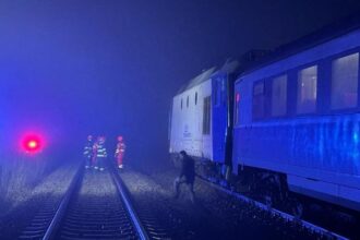 incendiu intr un tren cu 200 de pasageri blocat pe linie in apropiere de vaslui 697b1ffe694dd