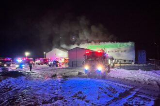 incendiu puternic la o fabrica de polistiren din cluj noua autospeciale s au mobilizat sa stinga flacarile 696d7d023f058