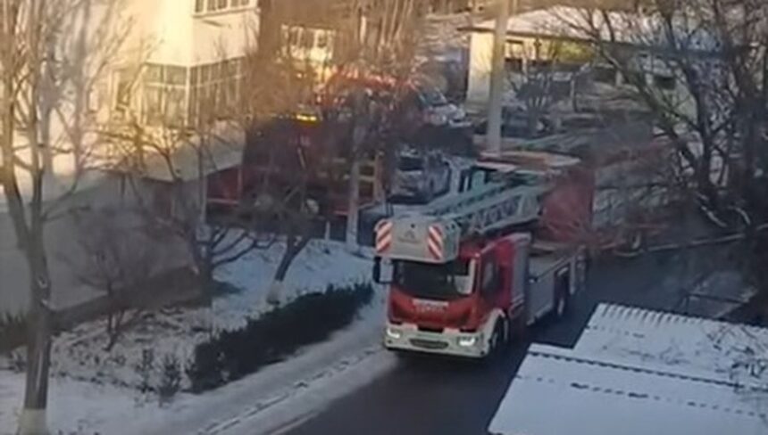 incendiu puternic la un bloc din tomesti o femeie a murit si doi barbati au arsuri video 696e4906333ee