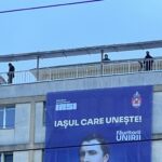 inedit cum arata lunetistii care l au pazit nicusor dan la iasi au impanzit blocurile din piata unirii foto 6974c6c404b53