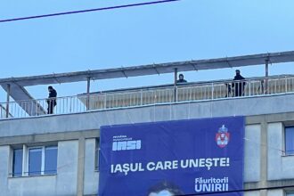inedit cum arata lunetistii care l au pazit nicusor dan la iasi au impanzit blocurile din piata unirii foto 6974c6c404b53